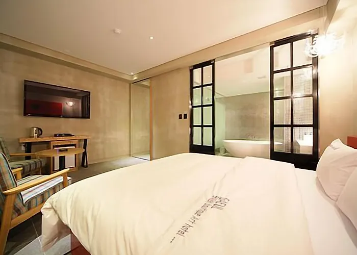 Sinchon Gaeul Motel 2*